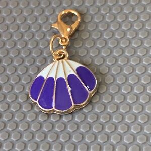 Purple seashell connector clip